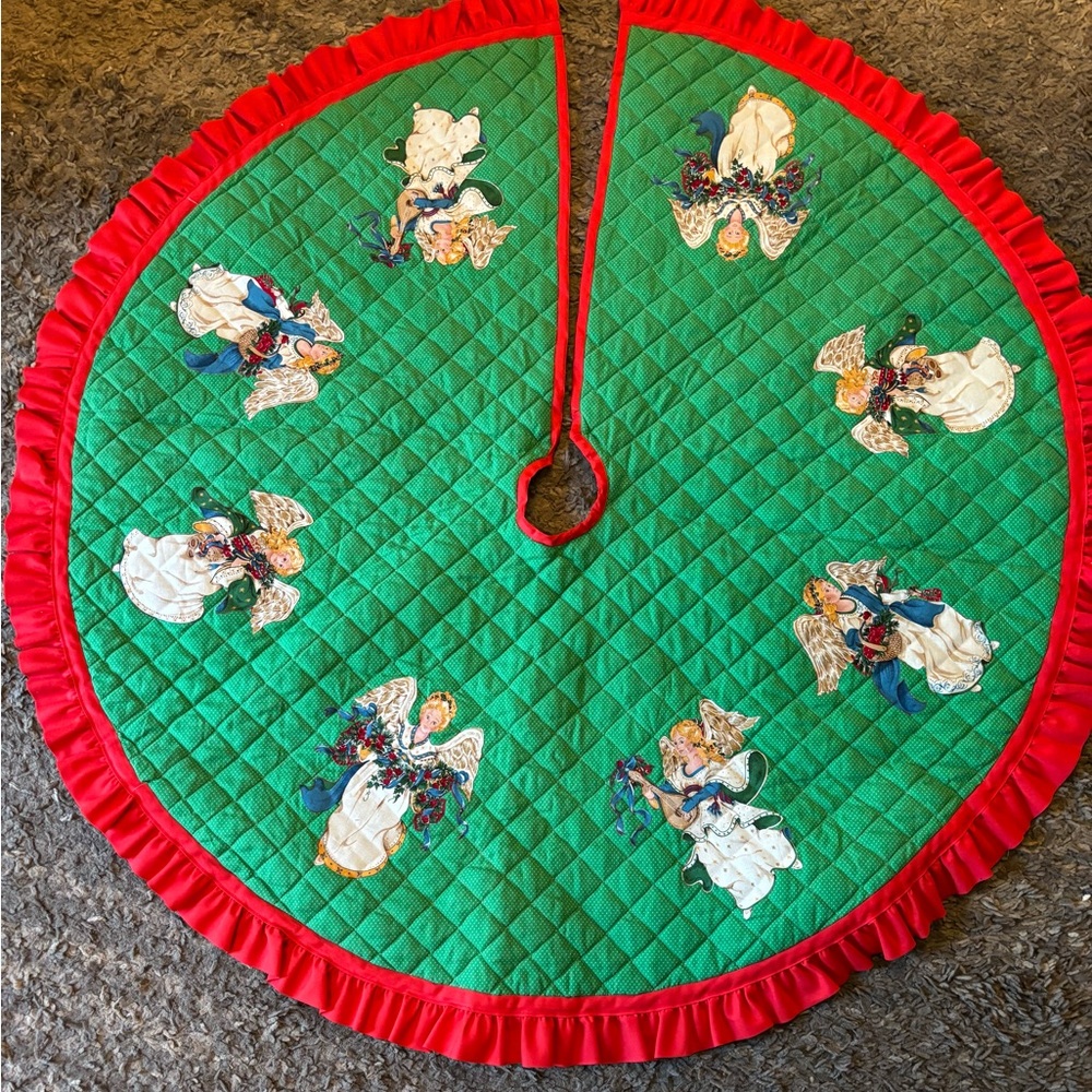 Festive Green Tree Skirt with Red Trim